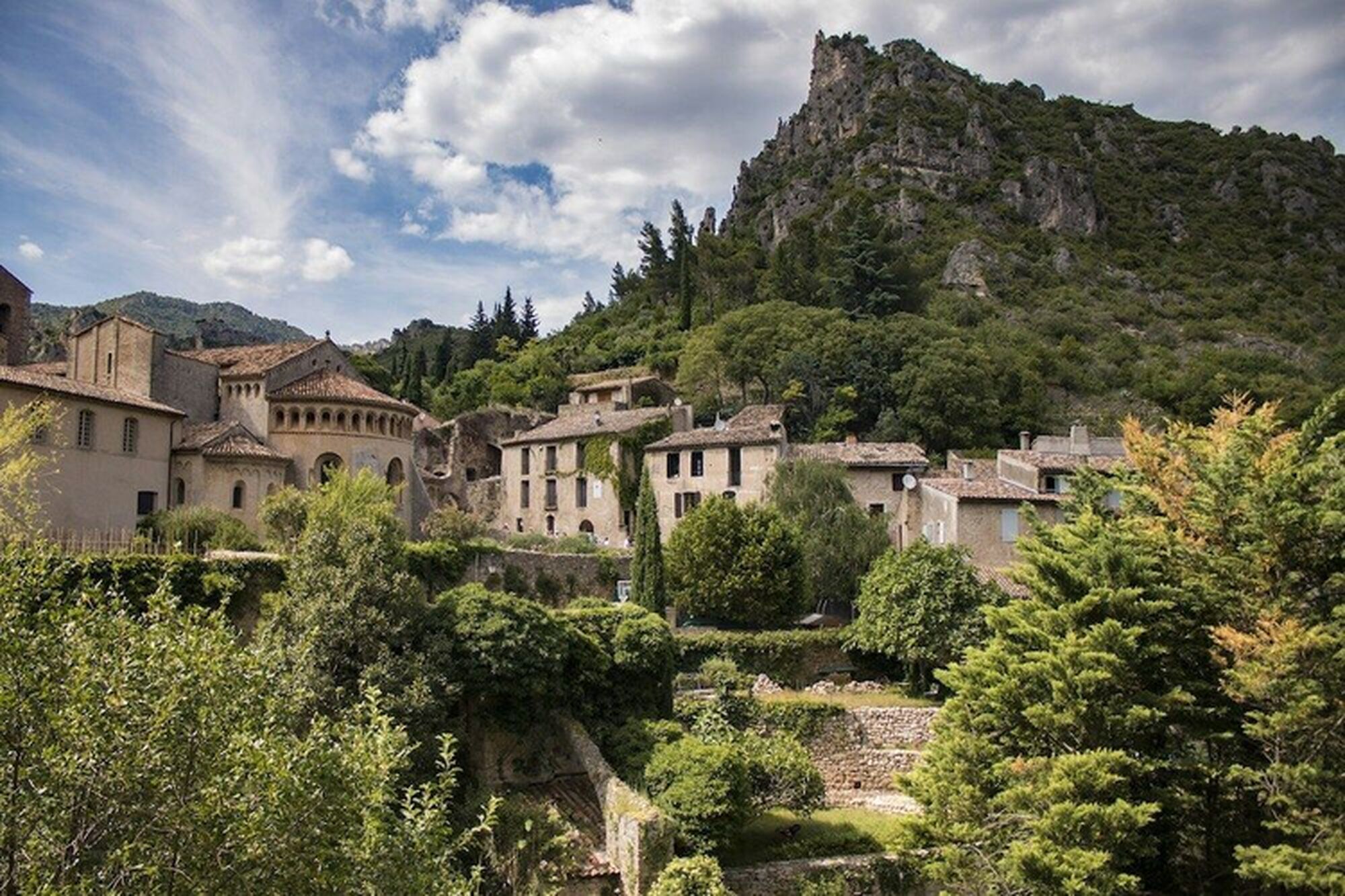 Silent-consent applies in landscape authorization procedures. Tar Palermo confirms that superintendence's failure to respond within statutory deadlines results in tacit approval.